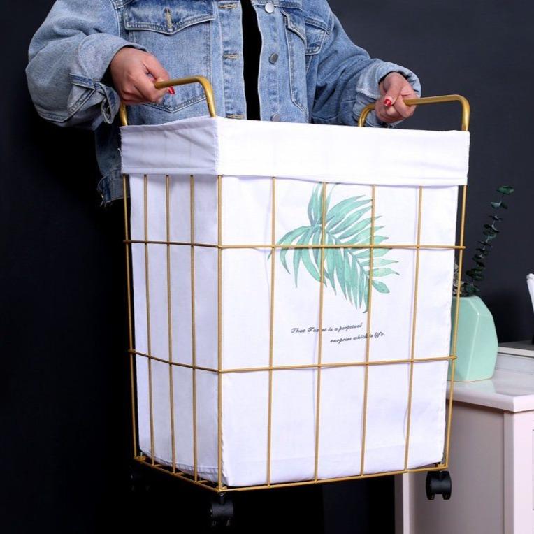 Panier à Linge en Métal sur Roulettes