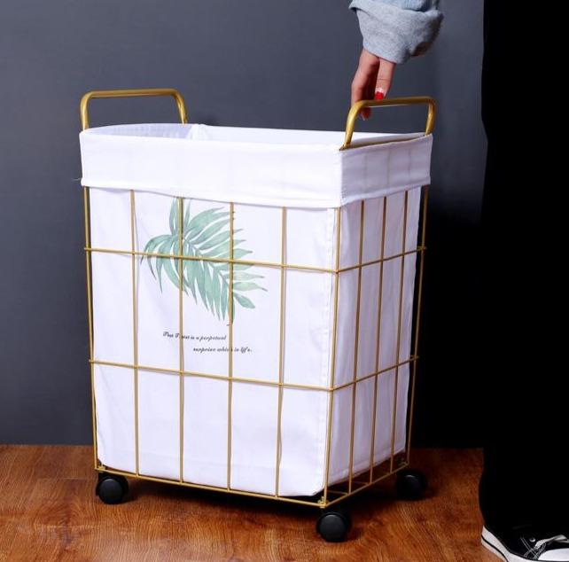 Panier à Linge en Métal sur Roulettes