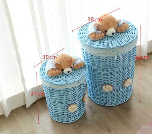 bac à linge en osier bleu