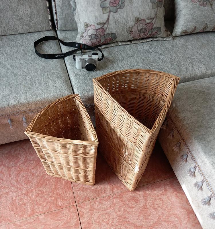 Panier à linge en osier brun triangle