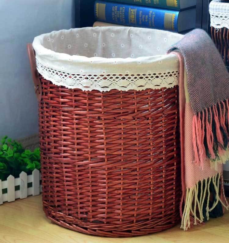 Panier Rouge a Linge en Osier