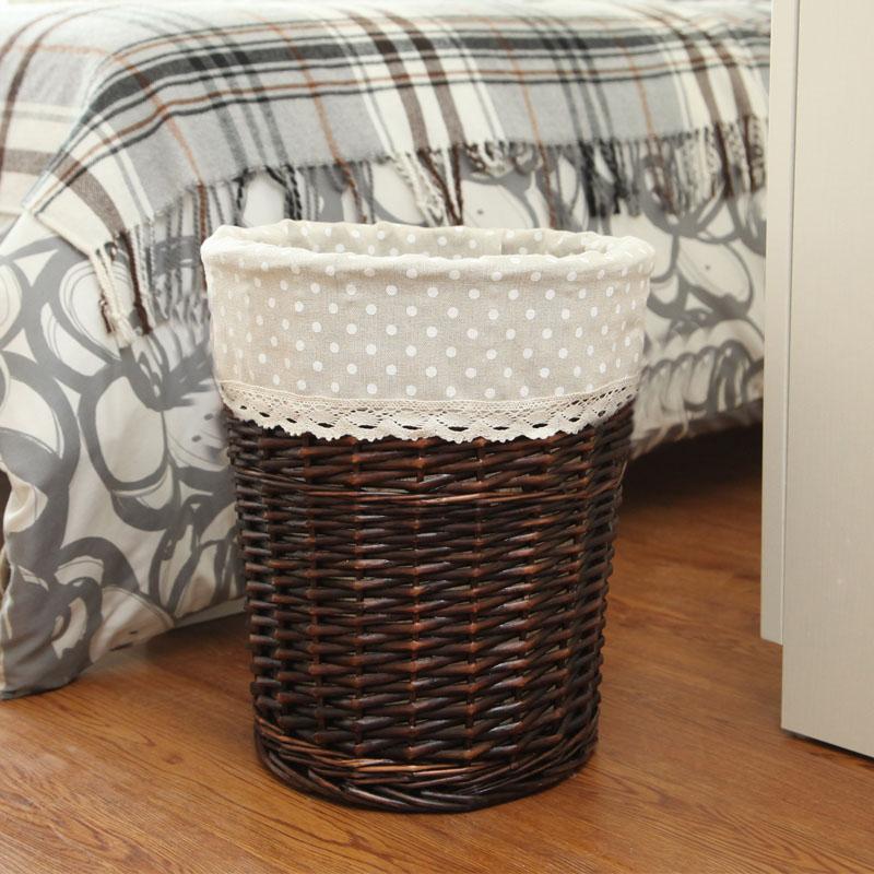 panier de linge en rotin brun vintage