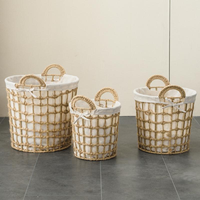 trois paniers à linge en rotin