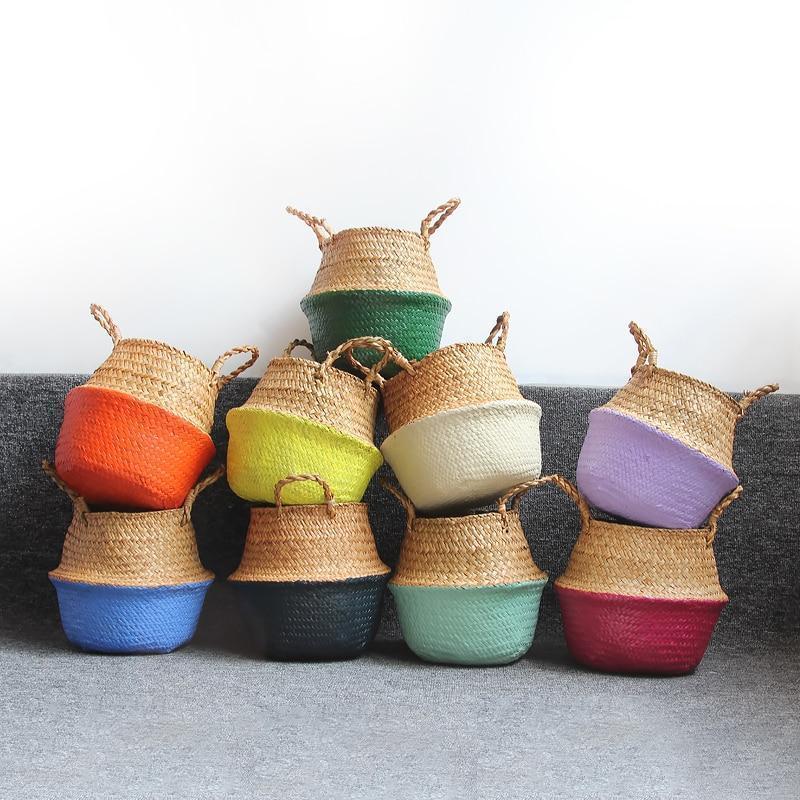 plusieurs paniers à linge en jonc coloris