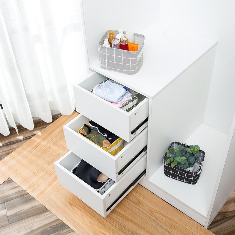 panier à linge rectangle dans une commode