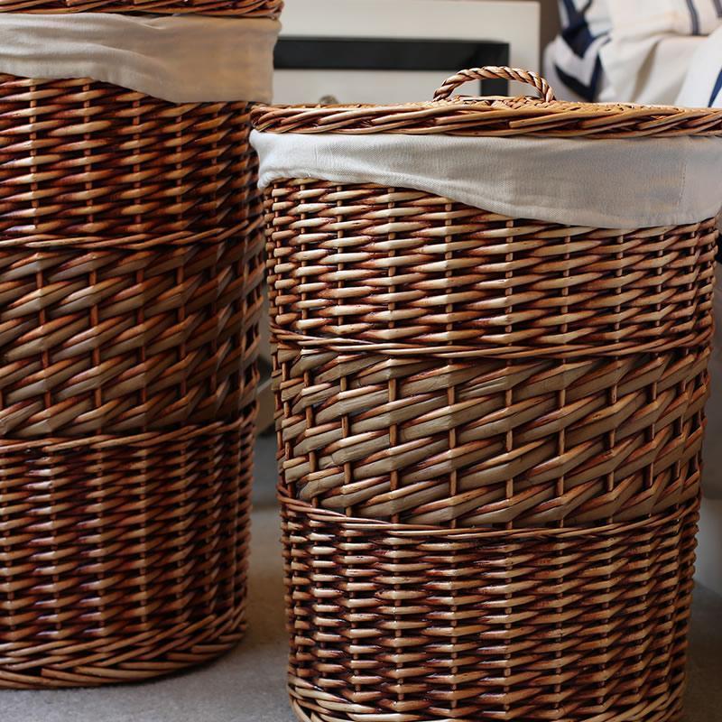 Panier à linge marron en osier