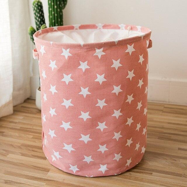 panier en tissu rose et ses étoiles blanches