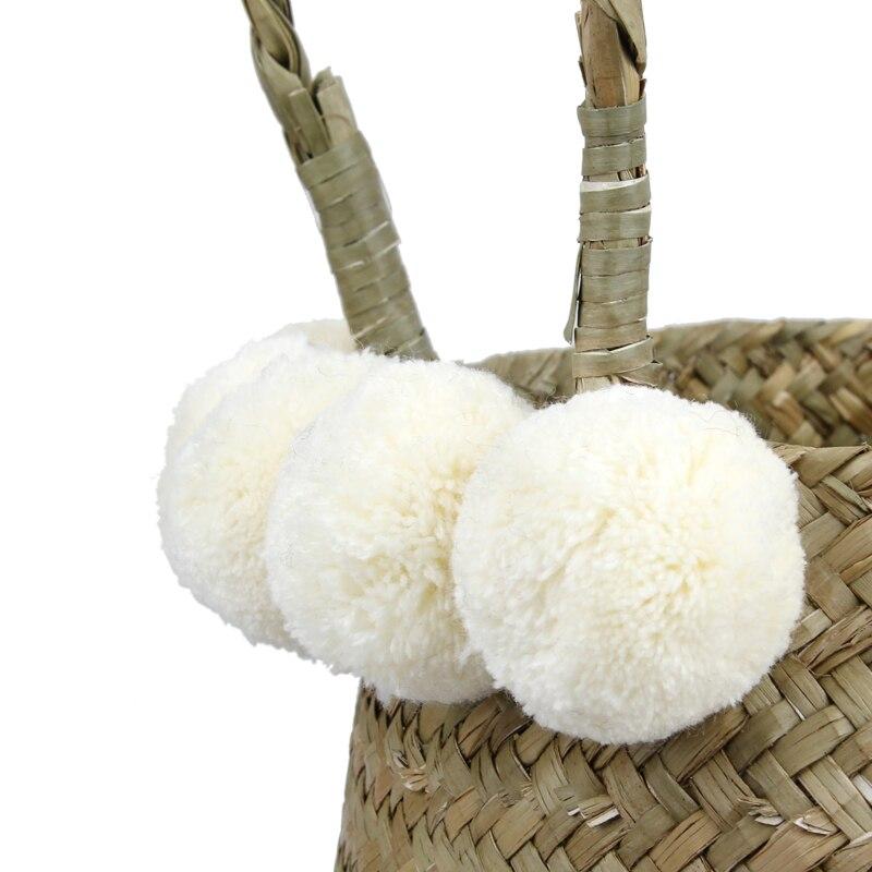 pompons sur Panier boule en jonc de mer