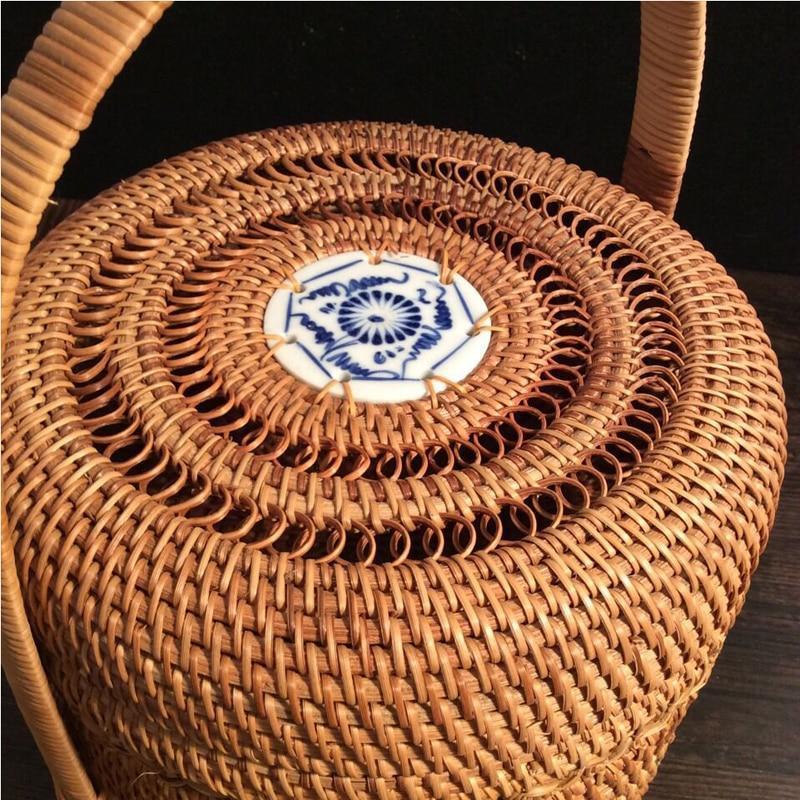 panier tressé et procelaine