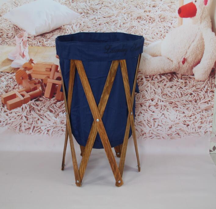 bac de linge en tissu et bois bleu